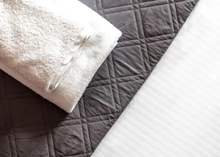 Eagle's Nest - 'bella' Flat *